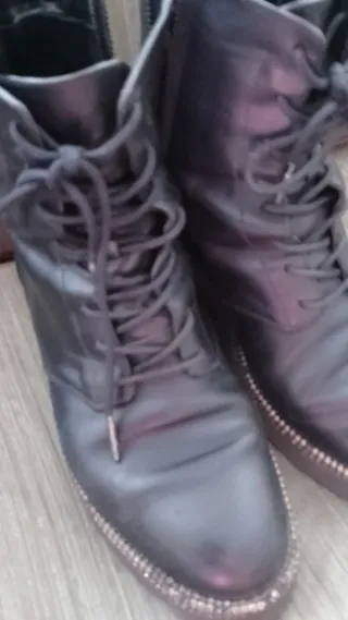 Botas de mujer negras con cordones