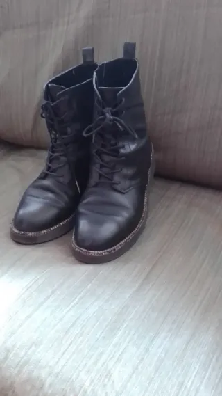 Botas de mujer negras con cordones