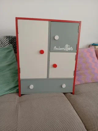 Armario Mimittos para muñecas 55*43*22 + vestidos