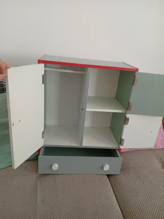Armario Mimittos para muñecas 55*43*22 + vestidos