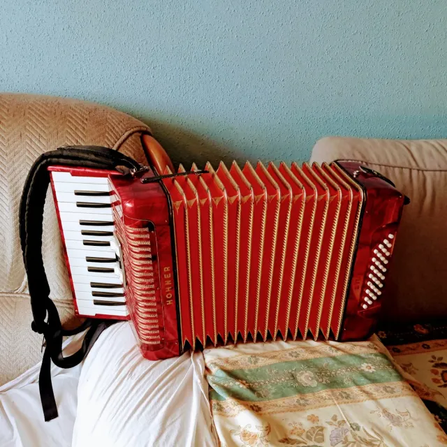 Acordeón Hohner Student IV M 32 Bajos