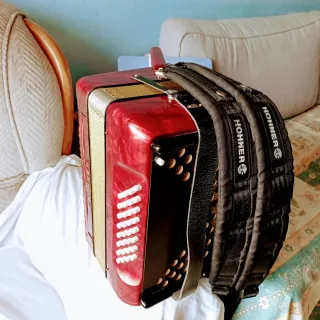 Acordeón Hohner Student IV M 32 Bajos