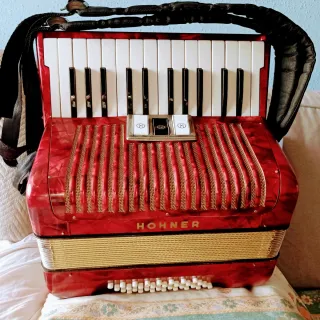 Acordeón Hohner Student IV M 32 Bajos