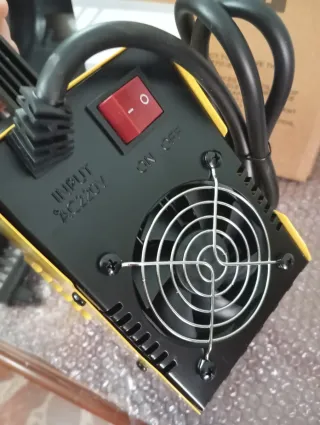 MÁQUINA PARA SOLDAR INVERTER (Sistema hot start)