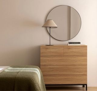 Cómoda de madera y metal