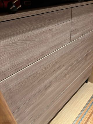 Cómoda de madera y metal