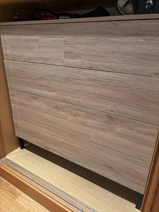 Cómoda de madera y metal