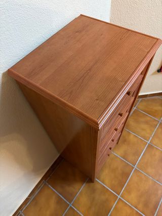 Cajonera estrecha de madera