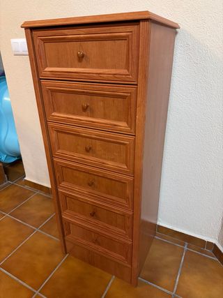 Cajonera estrecha de madera