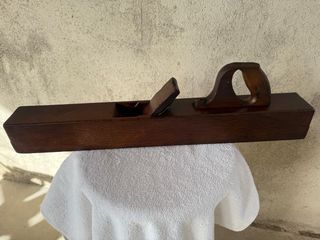 Antiguo cepillo carpintero madera