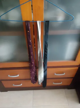 Atrezo CORBATAS años 70-80