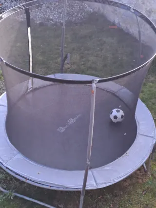 Cama elástica con red de seguridad