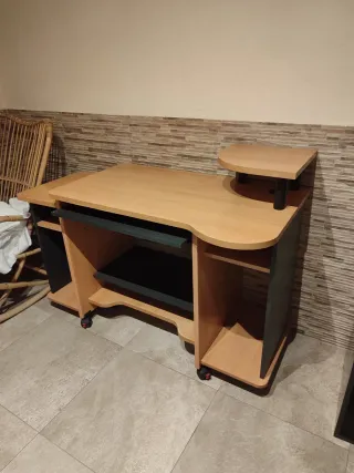 Escritorio moderno madera y negro