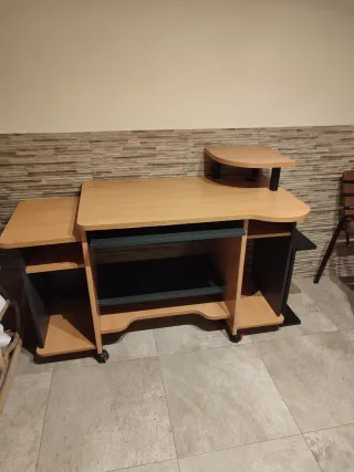 Escritorio moderno madera y negro