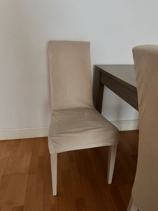 Mesa comedor y 4 sillas tapizadas