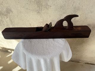 Antiguo cepillo carpintero madera