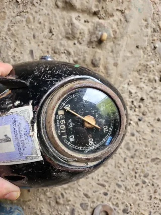 Faro de moto antiguo con velocímetro ISO GT Y OTRA
