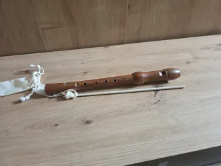 Flauta de madera con funda y limpiador