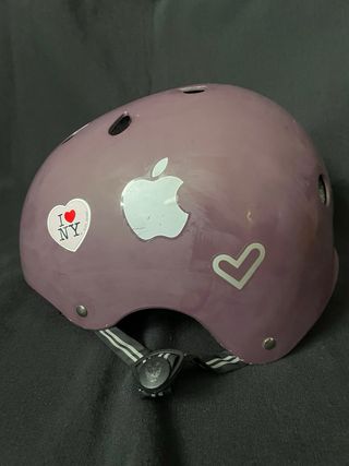 Casco de bicicleta morado