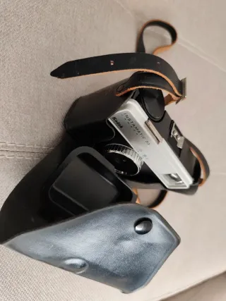 Cámara Kodak Vintage Negra y Plateada