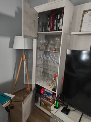 Mueble TV moderno gris y blanco