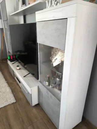 Mueble TV moderno gris y blanco