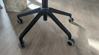 Silla de oficina ergonómica gris