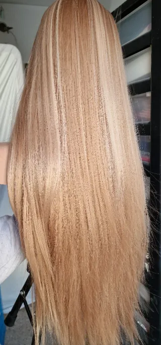 Peluca larga lisa rubia con reflejos