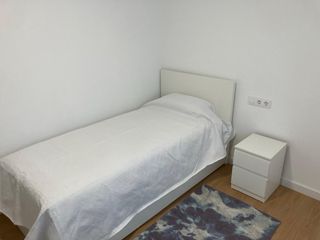 Cama individual + Mesita Ikea MALM. SIN ESTRENAR.