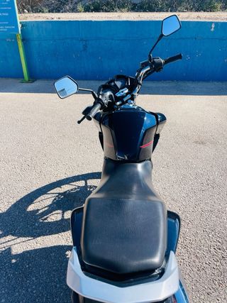 Honda CB125F Naked Negra