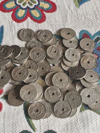69 Monedas de 25 céntimos República 1934 y 1927