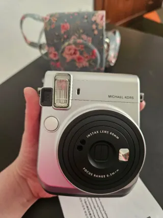 Cámara Instax Mini 70 Michael Kors Ed. Limitada