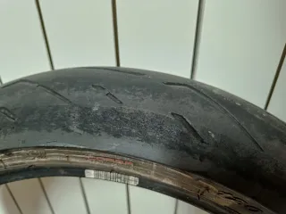 Pirelli Rosso Corsa 2 delantero