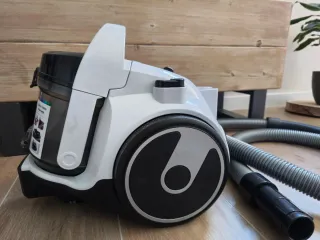 Aspirador Bosch Serie 2 Sin Bolsa Apenas sin uso.