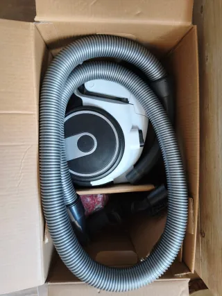 Aspirador Bosch Serie 2 Sin Bolsa Apenas sin uso.