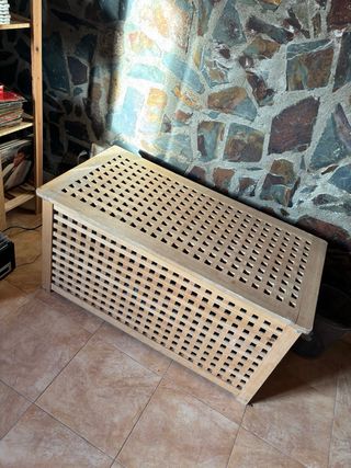 Baúl de madera con diseño de celosía