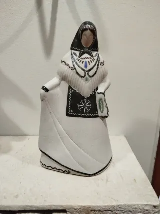 Figura cerámica ibicenca mujer