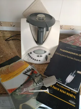 Thermomix TM 31 con libros de cocina
