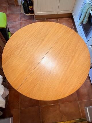 Mesa de comedor redonda de madera