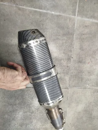 Tubo de escape moto carbono