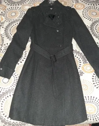 Abrigo de paño estilo militar gris