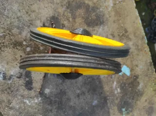 2 Ruedas Carretilla Amarillas 24cm