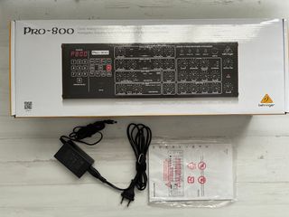 Behringer Pro-800 Sintetizador Analógico 8 Voces