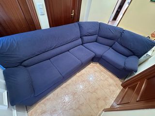 Sofá de tela azul
