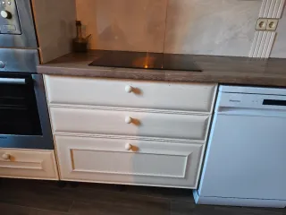 Cocina completa de madera blanca rústica