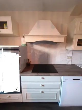 Cocina completa de madera blanca rústica