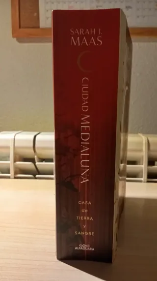 Casa de tierra y sangre (Ciudad Medialuna 1)