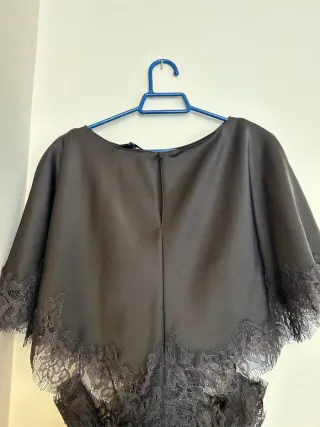 Vestido midi cut out encaje zara