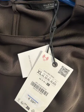 Vestido midi cut out encaje zara