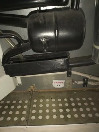 Nevera pequeña blanca